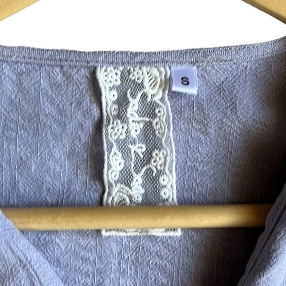 Sadie & Sage Women's Surplice Dress Color: Slate/Light Purple/Gray Size Small - Picture 9 of 11